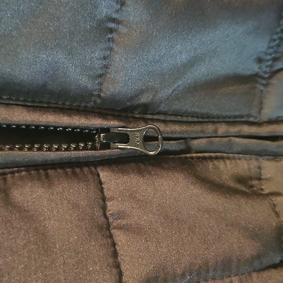 Men's Black Quilted Vest - Picture 7 of 10